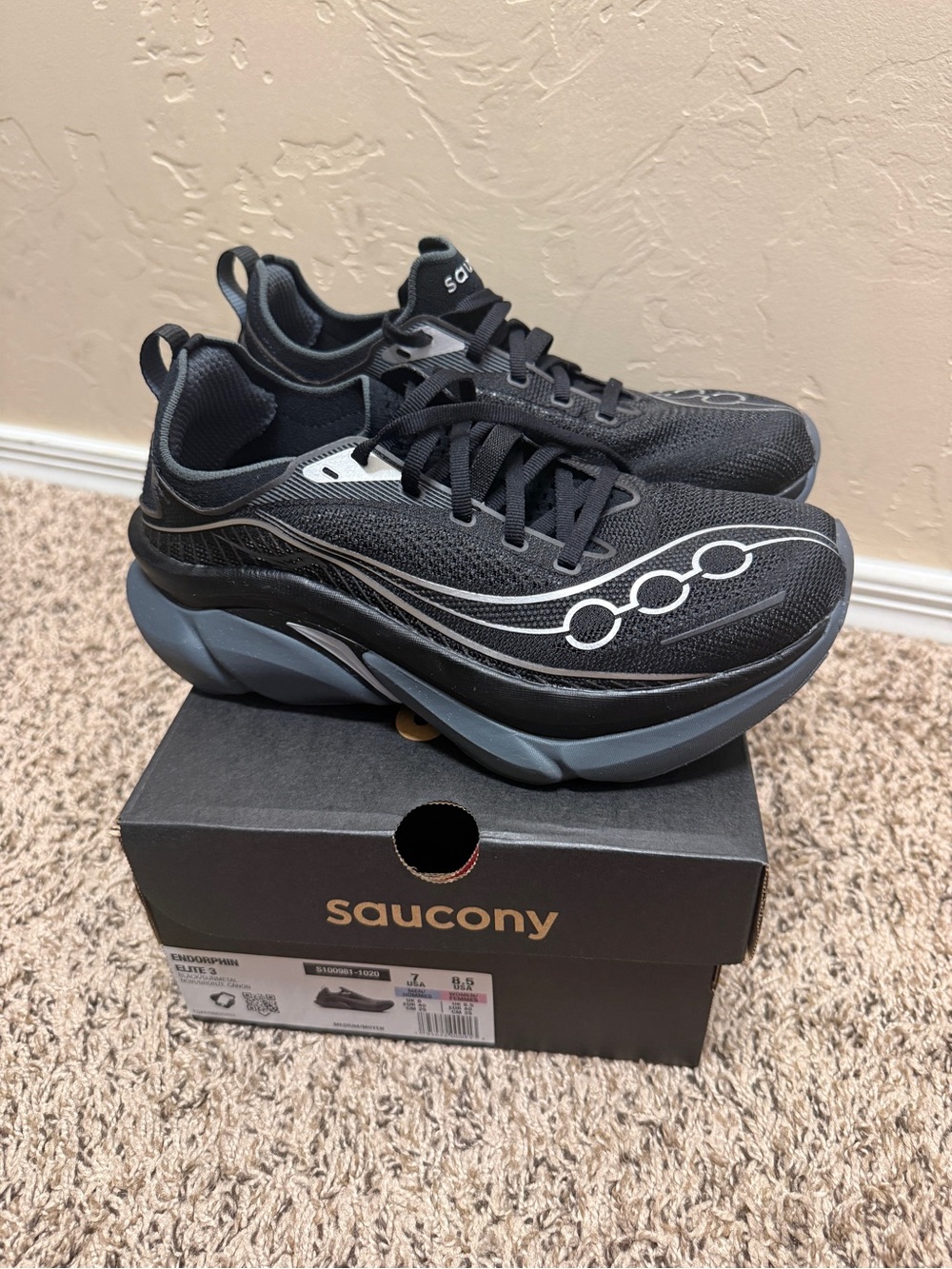 Saucony Endorphin Elite 3 unisex men’s 7 women’s 8.5 black/gun metal